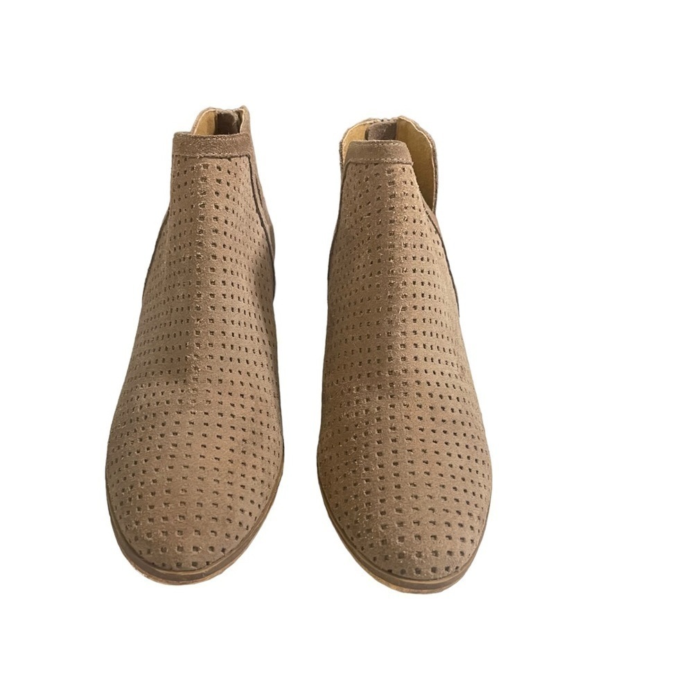 Susina Neutral Perforated Tan Suede Chunky Heel Ankle Booties Size 6.5 - Picture 7 of 13